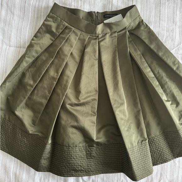 NWT BANANA REPUBLIC TAFFETA FIT-AND-FLARE SKIRT IN OLIVE GREEN - Picture 10 of 10